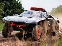 Audi rs q dakar rally  slide